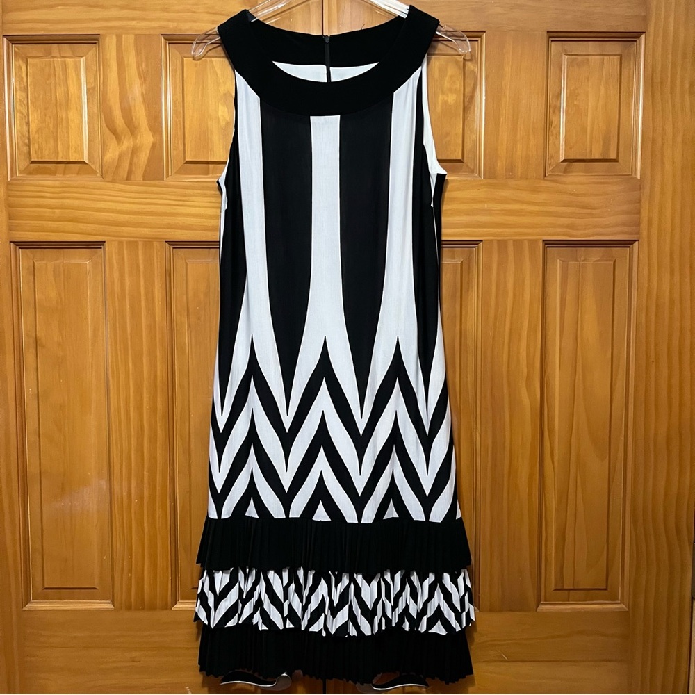 Frank Lyman Design Black and White Sheath Party Dress with Micropleats